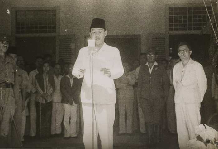 soekarno presiden proklamasi peristiwa rengasdengklok biografi pidato sang proklamator pembacaan hatta