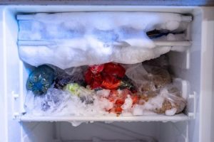 Mengapa benda yang dimasukkan ke dalam freezer dapat membeku jelaskan